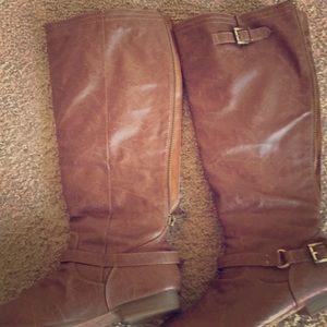 Low heel, brown riding boots,gold side buckles